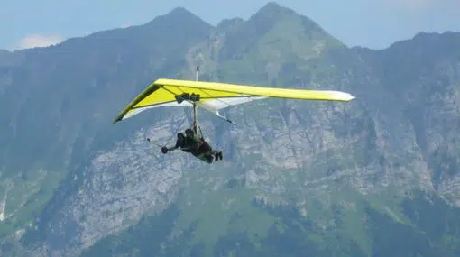 Deltaplane au dessus du lac d'Annecy – Image 2